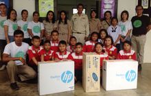 Hansar Samui Donates Computer to Bophut School