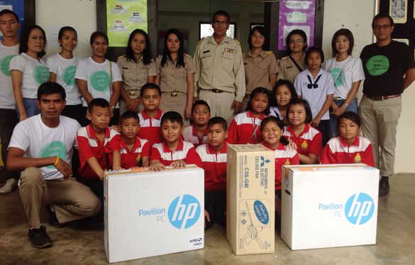 Hansar Samui Donates Computer to Bophut School