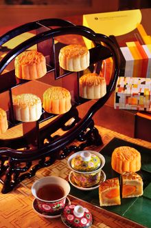 Yan Toh Heen - Homemade Moon Cake Selection