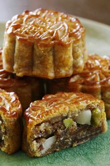 Yan Toh Heen - Homemade Iberico Ham & Mixed Nut Moon Cakes