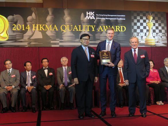 Bob van den Oord received a Silver award from HKMA
