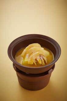 Double-boiled Fish Maw Soup with Clam and Chicken
