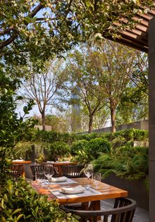 Bistrot B Courtyard