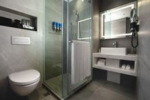 Super shower experience with walk-in rain shower