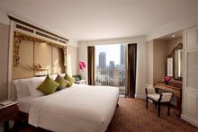 The Thai Heritage Suites are unique rooms named after the ancient Thai cities of Ayutthaya, Lopburi, Lanna and Sukhothai. The de