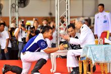 King Power receives trophy from H E  Admiral Mom Luang Usni Pramoj