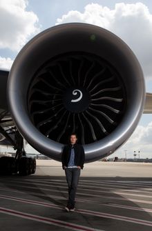 Orlando Bloom poses in the engine of a British Airways 777-300 aircraft in his final few hours in Australia
