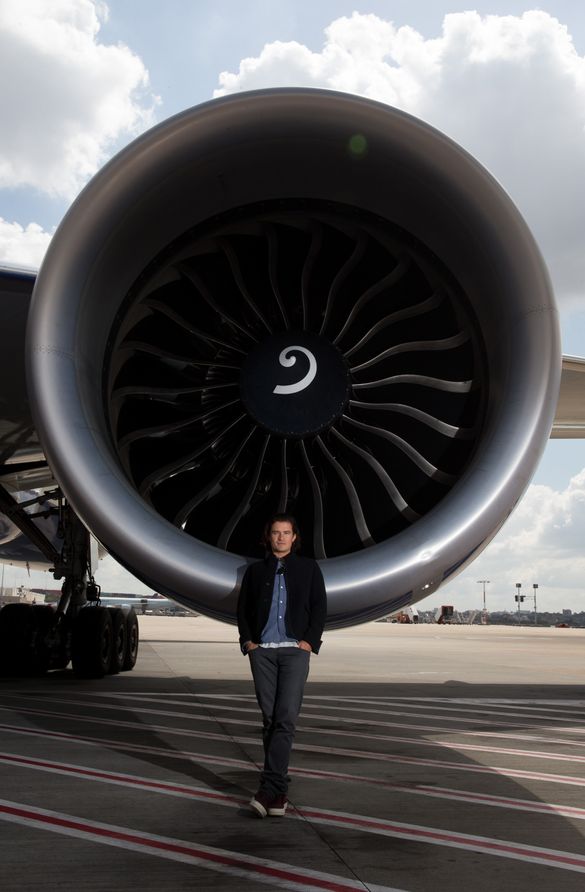 Orlando Bloom poses in the engine of a British Airways 777-300 aircraft in his final few hours in Australia