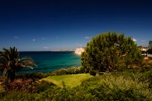 Balmy Garden & Ocean