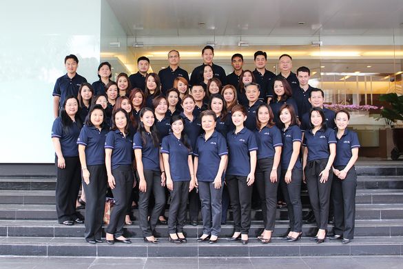 Dusit International’s Sales Team, led by Mrs Eriko Yokoyama (bottom right), host a Sales Blitz focused on group, leisure and cor