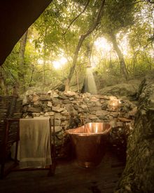 Rubondo Island - Camp- Tree- House -Bath and Shower