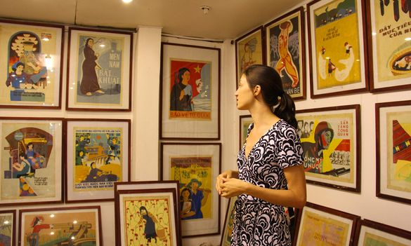 Sophie's Art Tour photographer - Frances Marden sm, Saigon, Vietnam