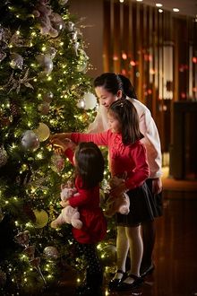 InterContinental Hong Kong - A magical Christmas Tree in the Lobby