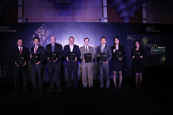 Pictures sees Mr. Daniel Aylmer ( 3rd from left) , Generanl Manager of Le Royal Méridien Shanghai and the Area Managing Director