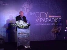 图为穆德先生代表喜达屋中国区20家获奖酒店在颁奖典礼上发言