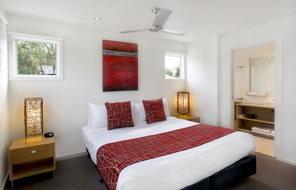Curlewis Villa Master Bedroom