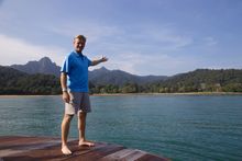 Els overjoyed in tropical paradise