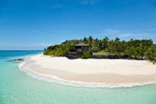 Vomo Island Resort - Rocks Day