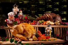 Live carving of Xmas Turkey, adorable Nutcracker theme figurines, winter spices macaroon tower and violet chocolate fountain wil