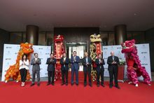 [L to R] Vice President of Sales and Marketing for Starwood Hotels and Resorts Greater China Wendy Huang, Vice President of  Fin