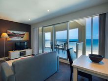 One bedroom apartment, Oaks Plaza Pier