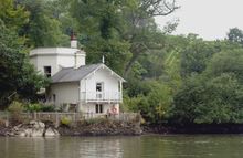 Georgian Bathing House By The River Dart, South Devon