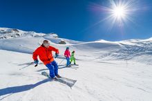 Skiers in Les Arcs