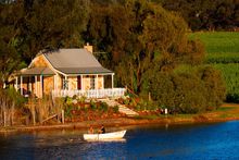 Stonewall Cottages and Vineyards
