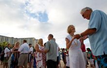 Ko Olina Resort welcomes loving couples of all ages to join in the fun of West O‘ahu’s third annual Valentine’s Day vow renewal 