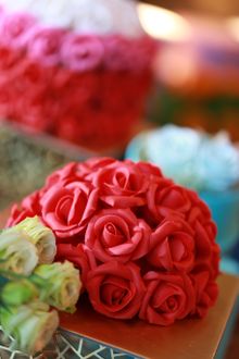 “Soul Mates”  	MOP 699 / MOP 999 - Gourmet masterpiece adorned with handcrafted sugar roses. Available in two delicious varietie