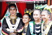 Bisaya women, Borneo