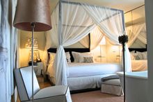 Carmo's Boutique Hotel - Black White suite