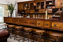 506 On The River Inn - Antique Bar