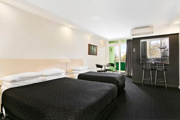 BEST WESTERN Melbourne's Princes Park Motor Inn - Deluxe Studio Apartment