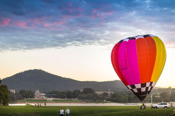 For the best view of Canberra, take a hot air balloon flight over the nation’s capital and finish with a traditional champagne c