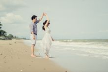 X2 Kui Buri - couple of the beach