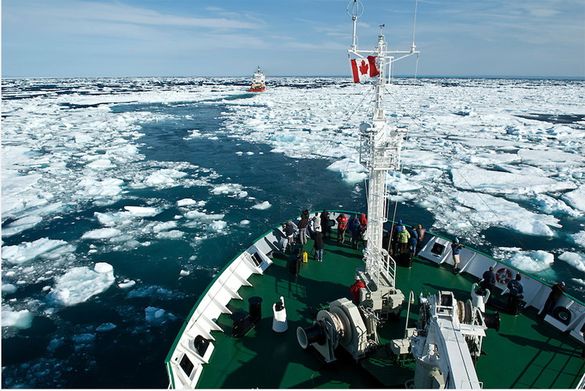 Akademik Sergey Vavilov in pack ice