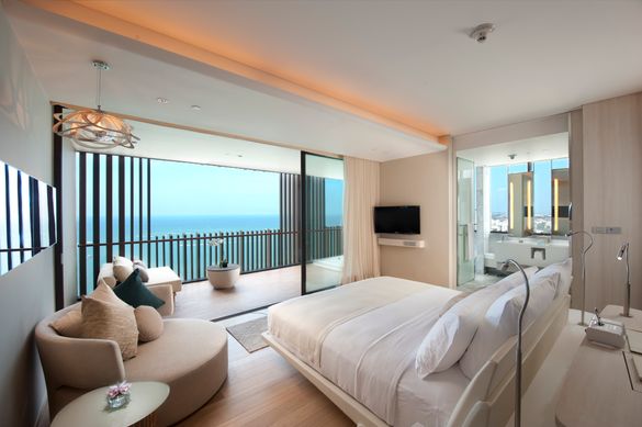 Hilton Deluxe Plus Seaview with outdoor bath tub