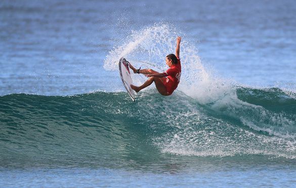 World Champion Layne Beachley Surfing the Noosa National Surfing Reserve