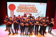 Outgoing Members of the KidZania Kuala Lumpur CongreZZ (2014) Receiving Service Plaques from Governor of Kidzania Malaysia Susan