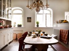 The Kitchen, Ett Hem 