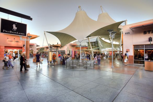 Las Vegas North Premium Outlets reopens for shoppers