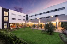 The Roadhouse Bar and Atura Dandenong's modern conference spaces open onto a sheltered rear courtyard garden.