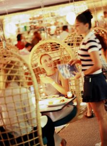 This stainless steel 60's-style diner offers an exciting menu of global tapas, including crab pad thai and lobster mashed potato