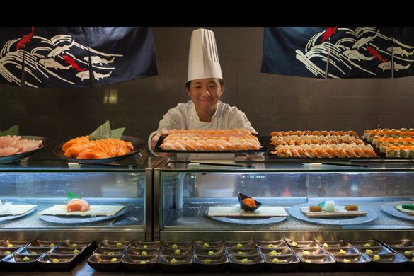 Live cooking stations include counters of sashimi, teppanyaki and yakitori adding the theatrical element to the social dining co