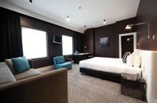 Peppers Gallery Hotel bedroom