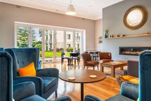 Mantra Lorne restaurant lounge 
