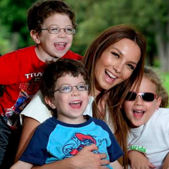 Ricki-Lee and Can Do Kids