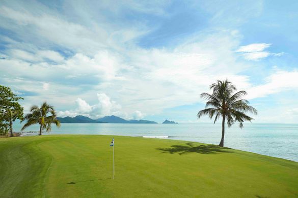 The 17th green is immediately adjacent to the Andaman Sea. The 17th green is immediately adjacent to the Andaman Sea.