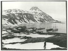 Photograph from Frank Hurley